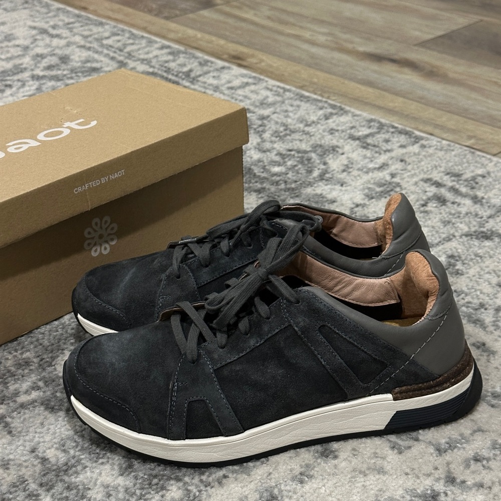 Naot Men's Black Sneakers Magnify Color Oily Midnight Suede/Foggy Gray Lthr